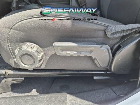 Used 2023 Jeep Gladiator Sport AWD/4WD image 15