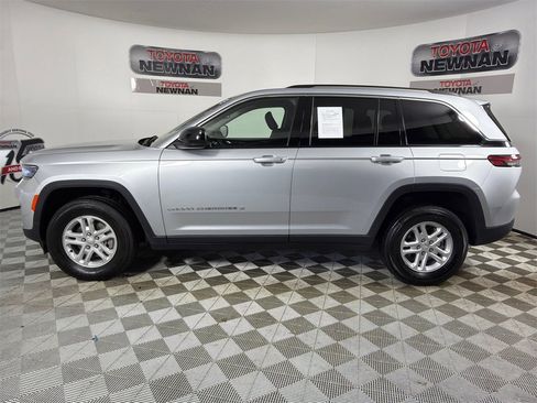Used 2023 Jeep Grand Cherokee Laredo image 6