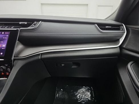 Used 2025 Jeep Grand Cherokee Altitude AWD/4WD image 40