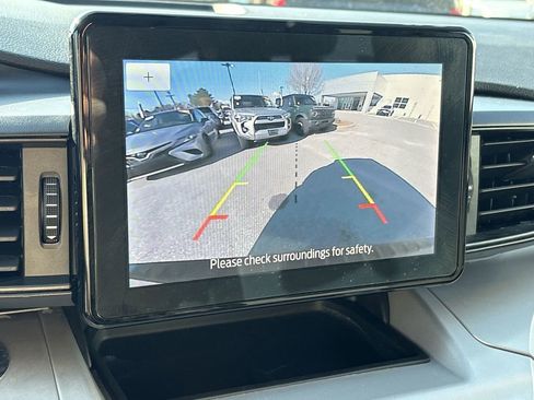 Used 2024 Ford Explorer XLT image 17