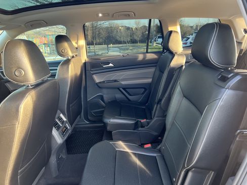 Used 2023 Volkswagen Atlas SEL R-Line image 31