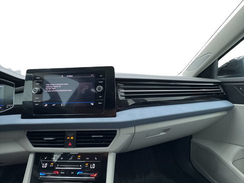 Used 2025 Volkswagen Jetta SE w/ Sunroof Package FWD image 44
