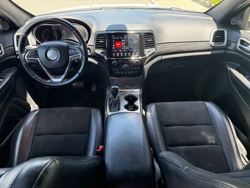 Used 2022 Jeep Grand Cherokee Laredo X RWD image 6