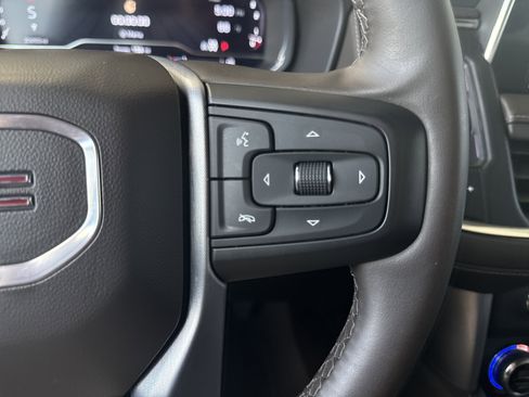 Used 2024 GMC Yukon XL SLT image 18