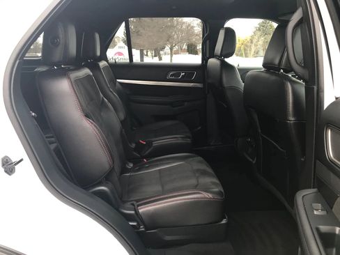 Used 2019 Ford Explorer XLT w/ Equipment Group 202A image 3