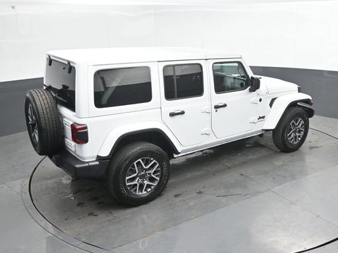 Used 2025 Jeep Wrangler Unlimited Sahara AWD/4WD image 30
