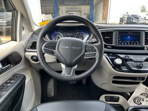 Used 2020 Chrysler Voyager Lxi FWD image 27
