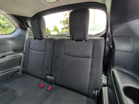 Used 2016 Nissan Pathfinder SV FWD image 13