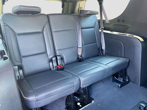 Used 2023 Chevrolet Suburban Premier image 33
