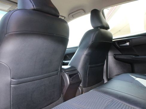 Used 2015 Toyota Camry SE FWD image 21