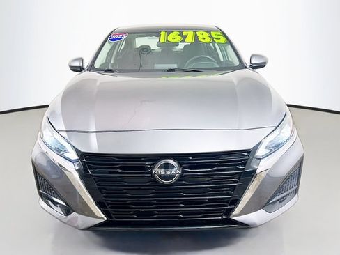 Used 2023 Nissan Altima 2.5 SV FWD image 2