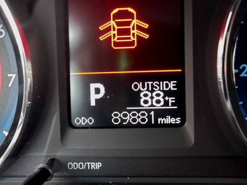 Used 2018 Toyota Corolla LE w/ Carpet Mat Package (TMS) FWD image 5