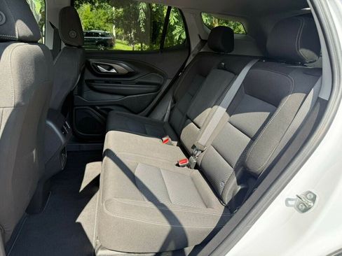 Used 2024 GMC Terrain SLE image 8