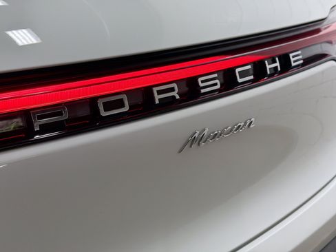 Certified 2026 Porsche Macan AWD/4WD image 12