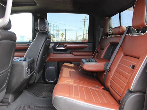 Used 2024 GMC Sierra 2500 Denali Ultimate image 15