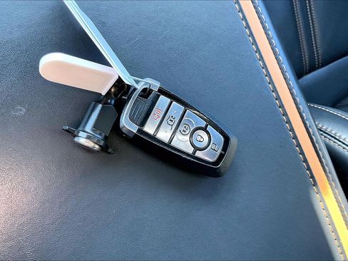 Used 2024 Ford Expedition Platinum image 12