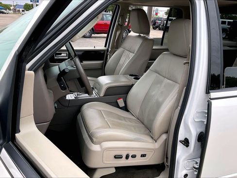 Used 2017 Lincoln Navigator Select AWD/4WD image 8