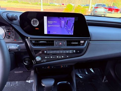 Certified 2024 Lexus ES 350 w/ Premium Package image 23