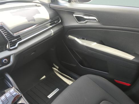 Used 2023 Kia Sportage LX AWD/4WD image 13