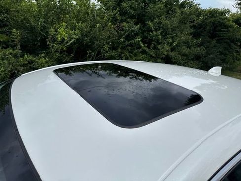 Used 2023 Honda Accord EX-L image 10