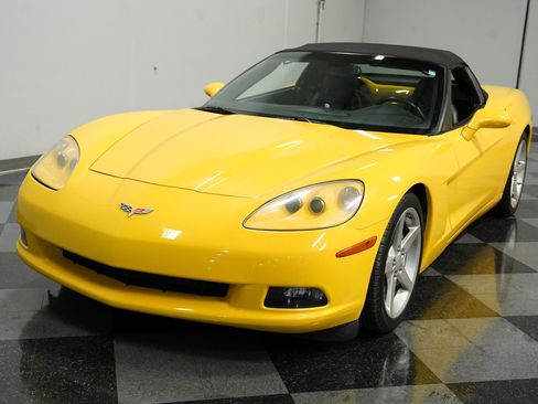 Used 2005 Chevrolet Corvette Convertible w/ Performance Handling Package image 16