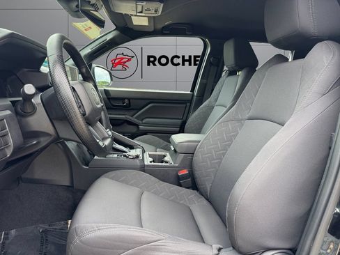 Certified 2025 Toyota Tacoma SR5 AWD/4WD image 10
