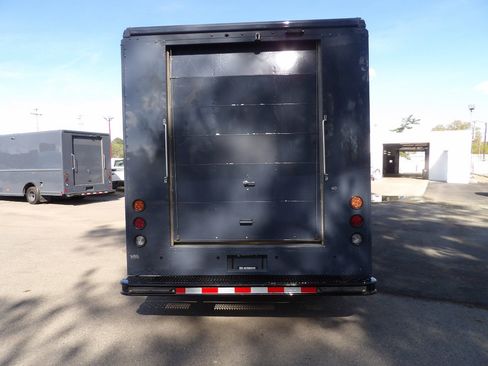 Used 2019 Ford E-450 and Econoline 450 Super Duty image 3