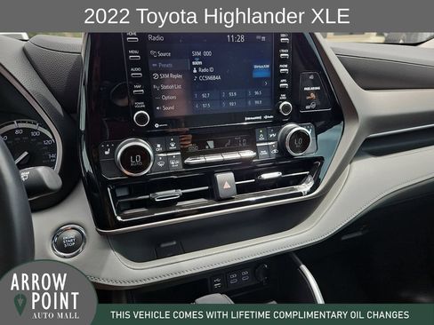 Used 2022 Toyota Highlander XLE FWD image 25