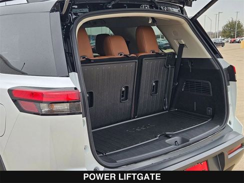 New 2026 Nissan Pathfinder Platinum image 30