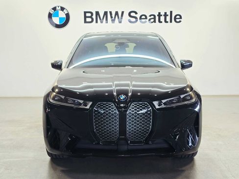 Used 2024 BMW iX xDrive50 w/ Sport Package AWD/4WD image 6
