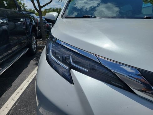 Used 2022 Toyota Sienna XLE w/ XLE Plus Package FWD image 6