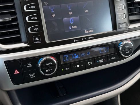 Used 2019 Toyota Highlander Limited Platinum AWD/4WD image 11