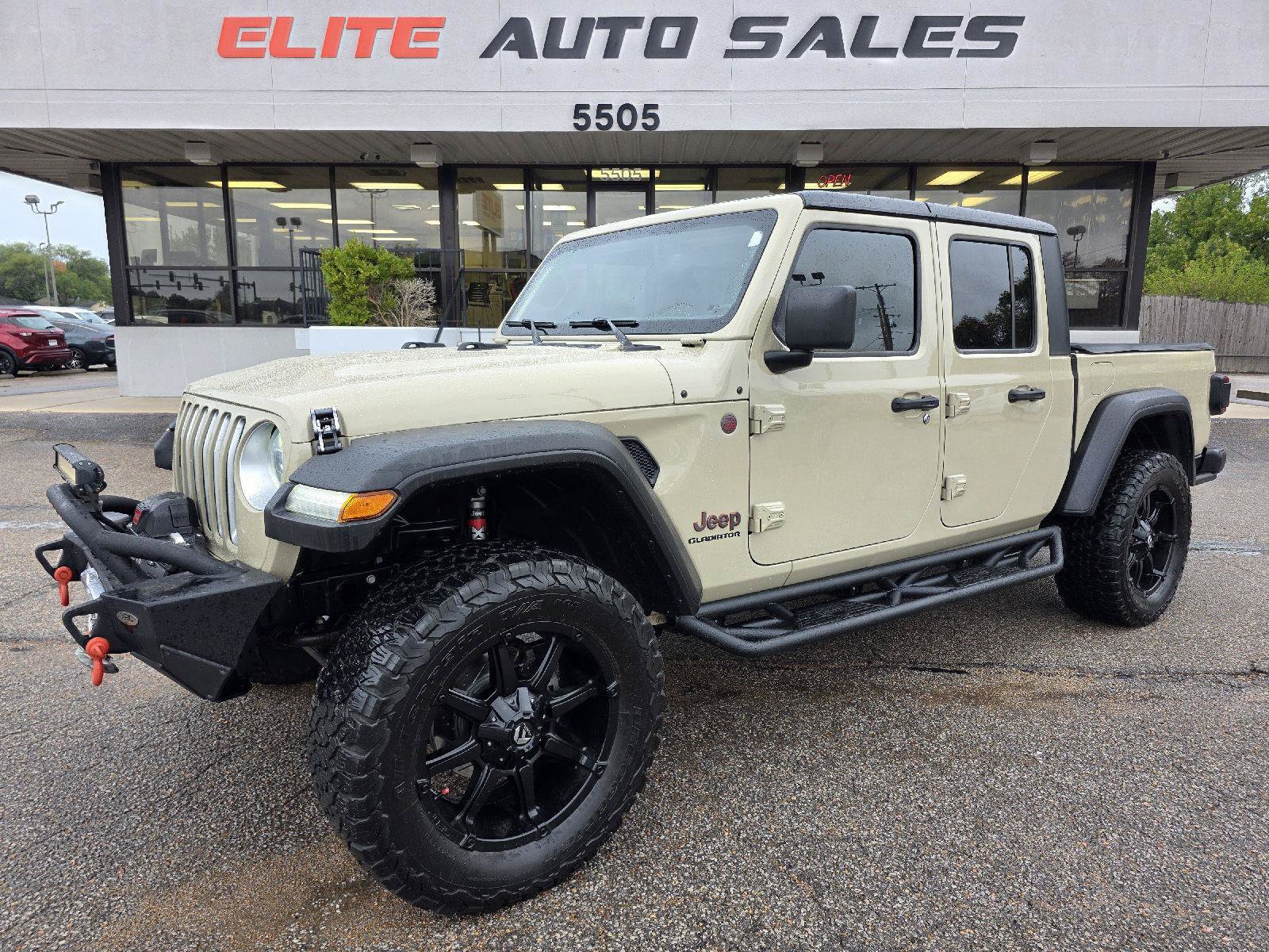 Used 2020 Jeep Gladiator Overland w/ Popular Equipment Package AWD/4WD image 1