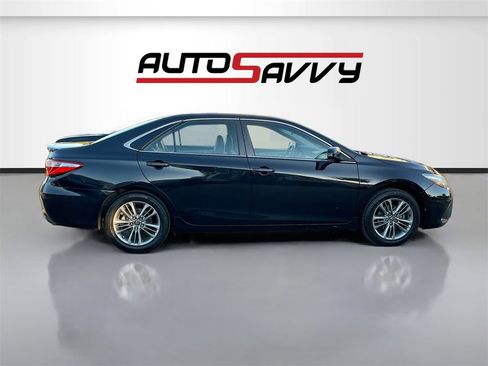 Used 2016 Toyota Camry SE image 8