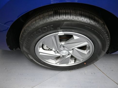 Certified 2025 Hyundai Elantra SE FWD image 12