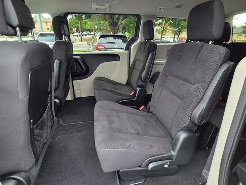 Used 2018 Dodge Grand Caravan SE w/ UConnect Hands-Free Group FWD image 16