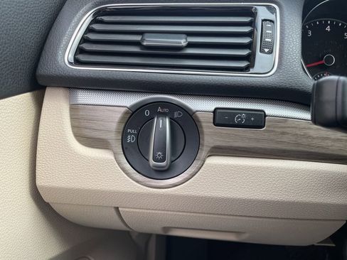 Used 2018 Volkswagen Passat 2.0T SE image 26