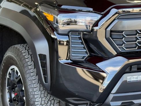 Used 2025 Toyota Tacoma TRD Off-Road image 8