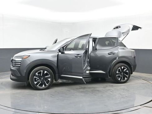 Used 2025 Nissan Kicks SV AWD/4WD image 50