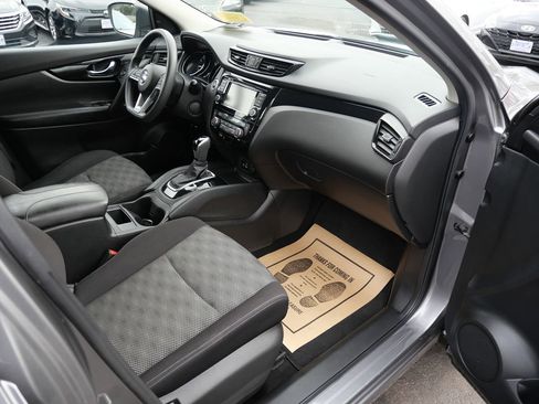 Used 2020 Nissan Rogue Sport SV image 15