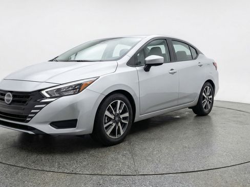 Used 2025 Nissan Versa SV image 3