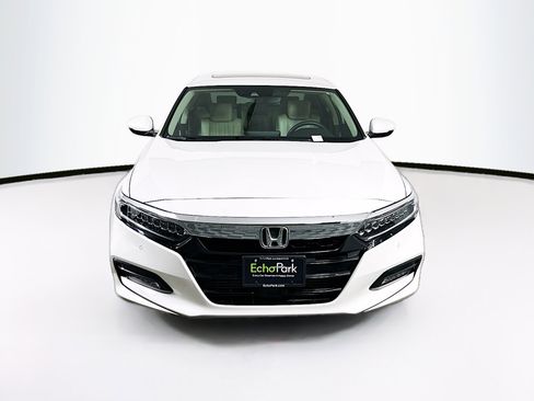 Used 2018 Honda Accord Touring image 2