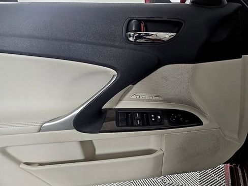 Used 2010 Lexus IS 250C w/ Luxury Pkg image 13