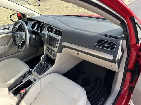 Used 2016 Volkswagen Golf SE image 25