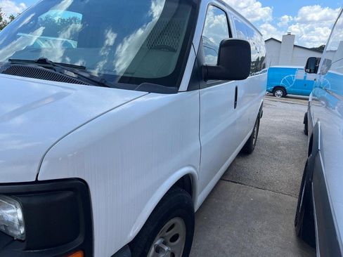 Used 2010 Chevrolet Express 1500 w/ Power Package image 3