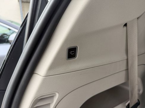 Used 2023 Chrysler Voyager LX FWD image 23