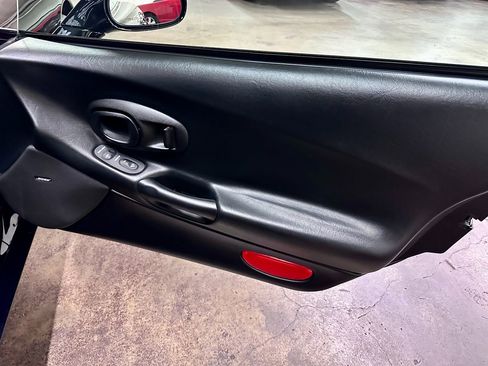 Used 2004 Chevrolet Corvette Convertible w/ Preferred Equipment Group image 23