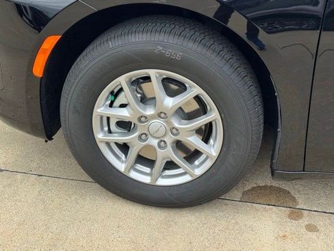 New 2027 Chrysler Pacifica Select FWD image 41
