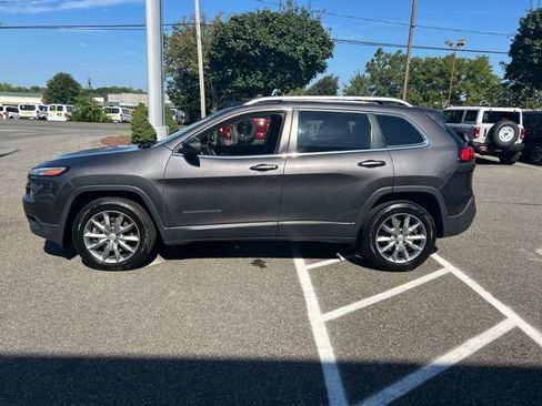 Used 2018 Jeep Cherokee Limited AWD/4WD image 4
