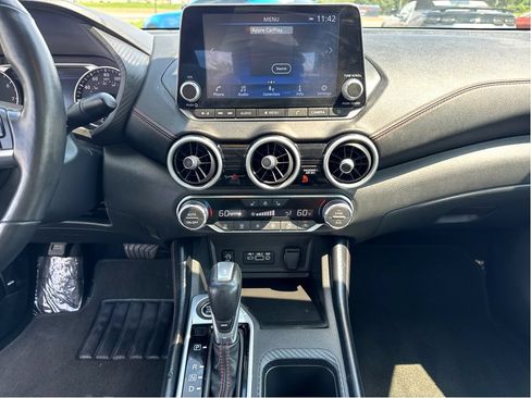 Used 2025 Nissan Sentra SR w/ SR Premium Package FWD image 19